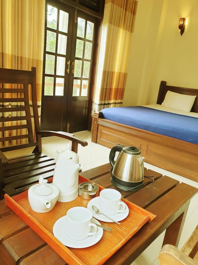 Delhousie Hotel Nallathanniya Exterior photo